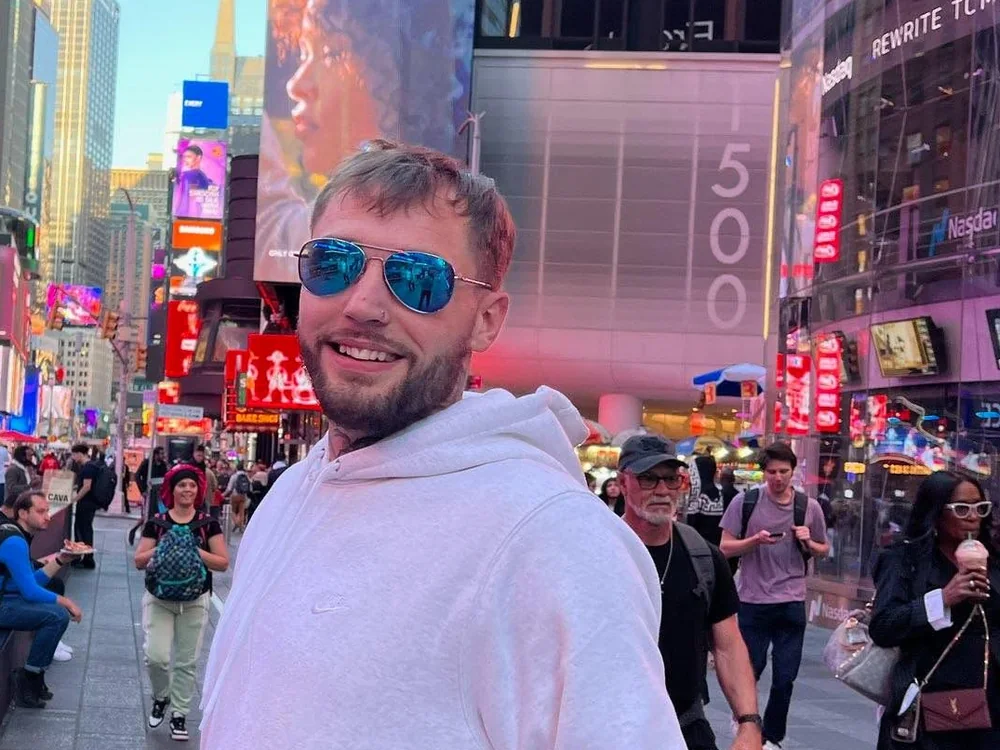 Konner in Times Square, New York